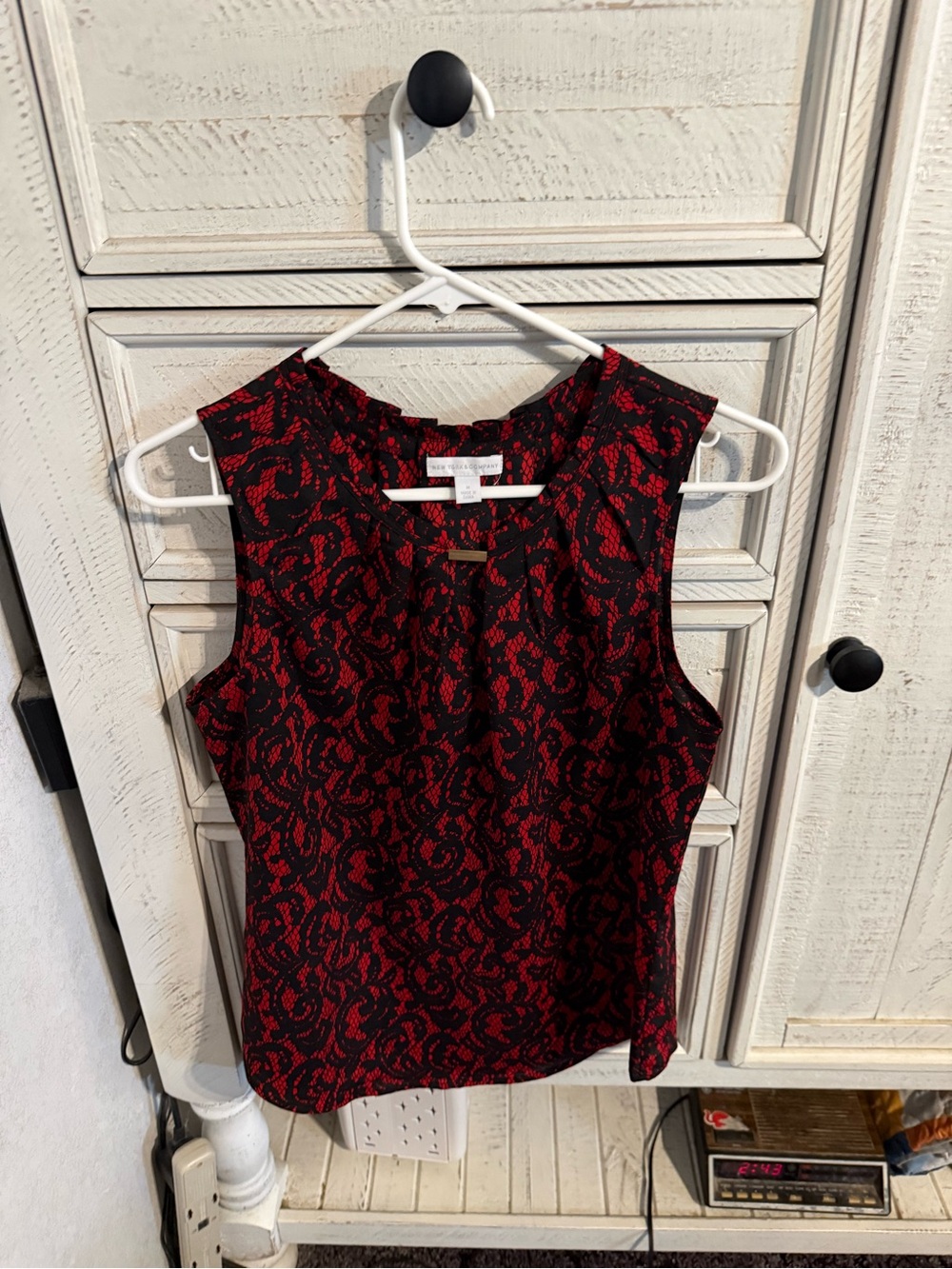 New York & Company Red and Black Lace-Pattern Sleeveless Shell